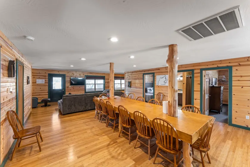 Big Cabin on the Lake near Branson! - Image 1