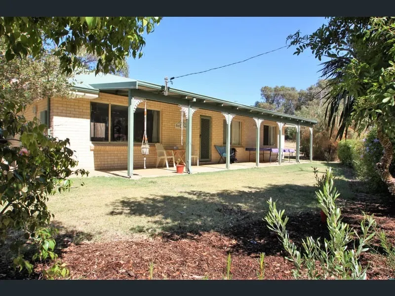 Relax in Moore River - Walk to the Beach - Image 1
