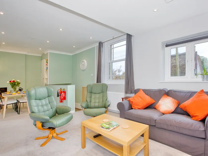 Lovely 2-Bed Apartment Colyton, nr. Jurassic Coast - Image 1