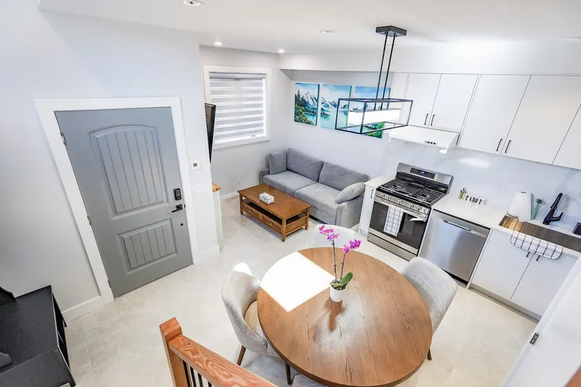 Luxury Brand-new 1 Bedroom Suite - Image 1