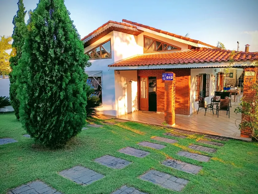 Cheerful country house with swimming pool, barbecue area - Image 1