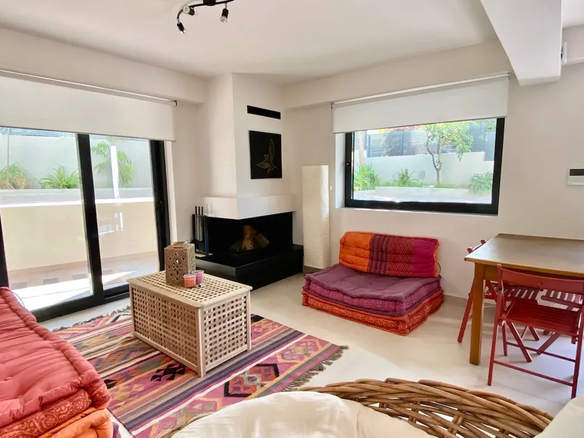 Private Yard & Fireplace, 5' from Glyfada & Metro - Image 1