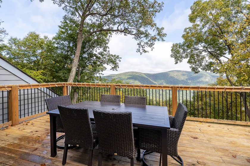 Incredible Mountain Views - Modern Four Bedroom Home - Five Minute Walk to Slope - Image 1