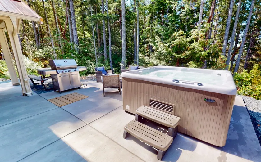Bayside Cottage - Private Paradise by the Sea - Image 1
