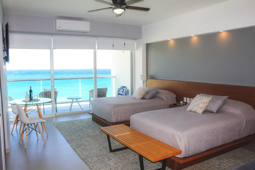 Beachfront studio with a beautiful terrace - Image 1