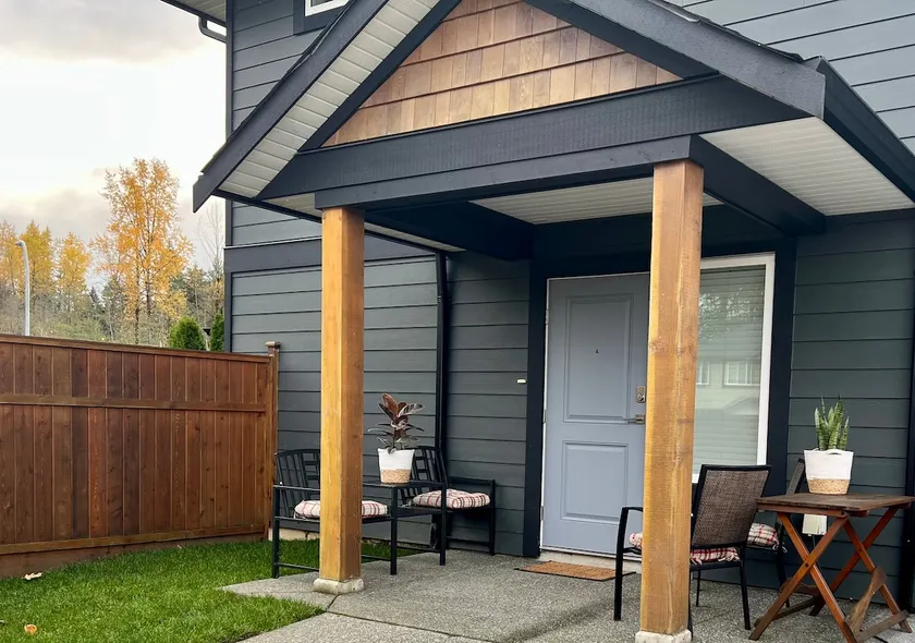 Urban Westcoast Retreat in Courtenay, BC - Image 1