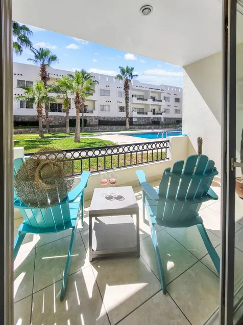 Sunny 2BR · Pool · 24h Security · Near Marina - Image 1