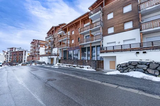Downtown, residence with pool – Apartment 3201 - Image 1