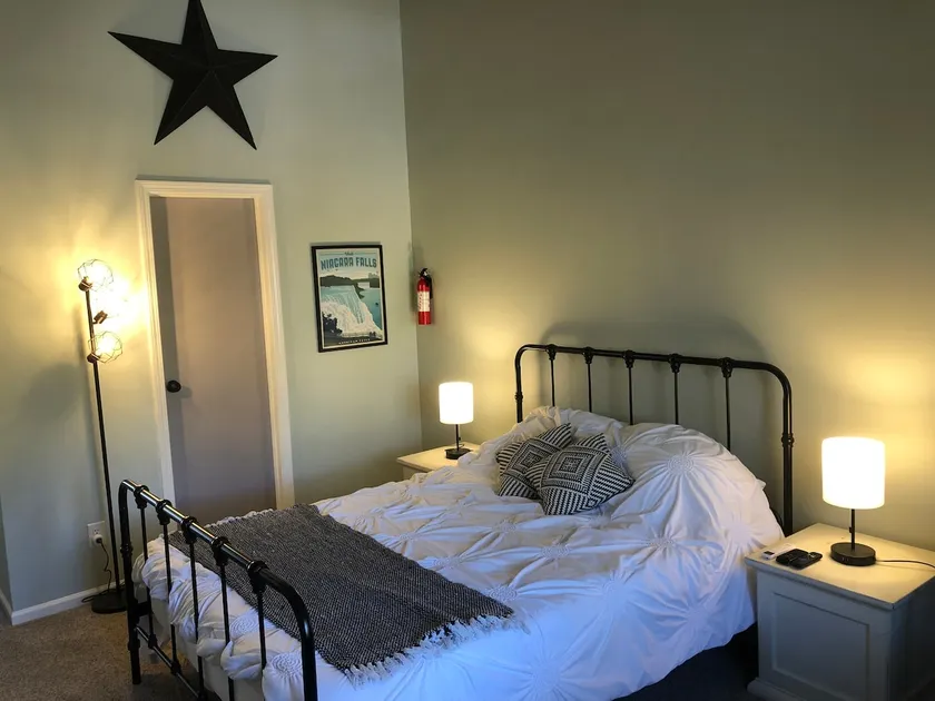 Enjoy a beautiful Canandaigua woodside getaway - Image 1