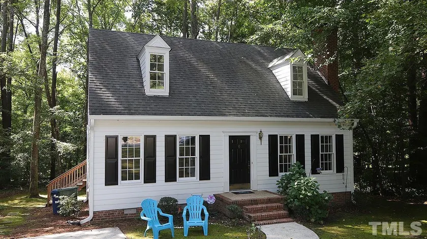 Cheerful cottage w/ 1st floor BR near UNC and Duke - Image 1