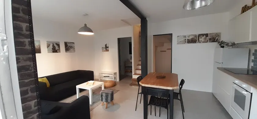 Pleasant townhouse in a quiet cul-de-sac. - Image 1
