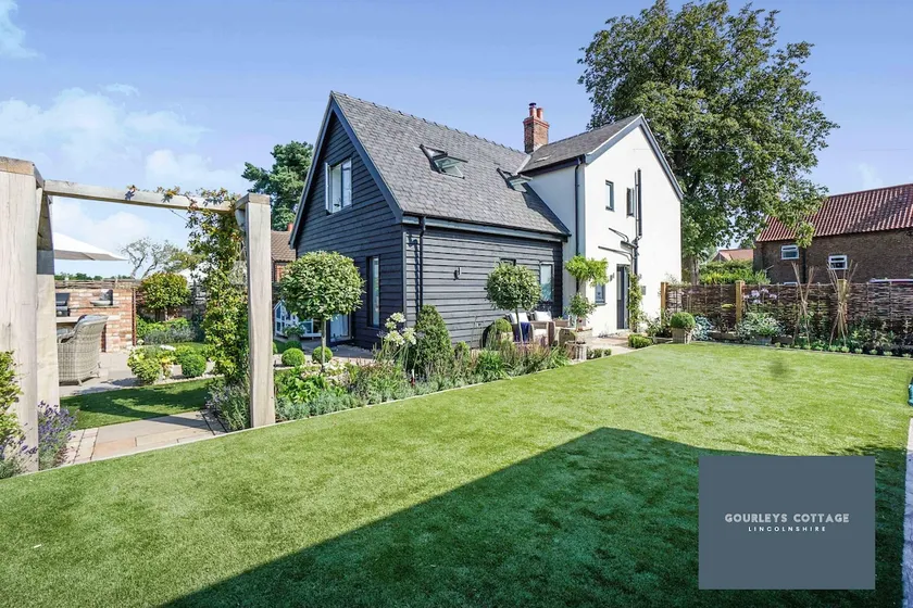Peaceful 3 Bedroomed Cottage with Hot tub - Image 1