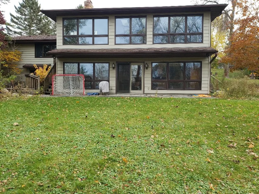 Conveniently located 3 bedroom basement apartment - Image 1