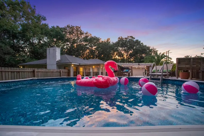 Pool! 2x Primary Suites, 2 mi from Downtown OS! - Image 1