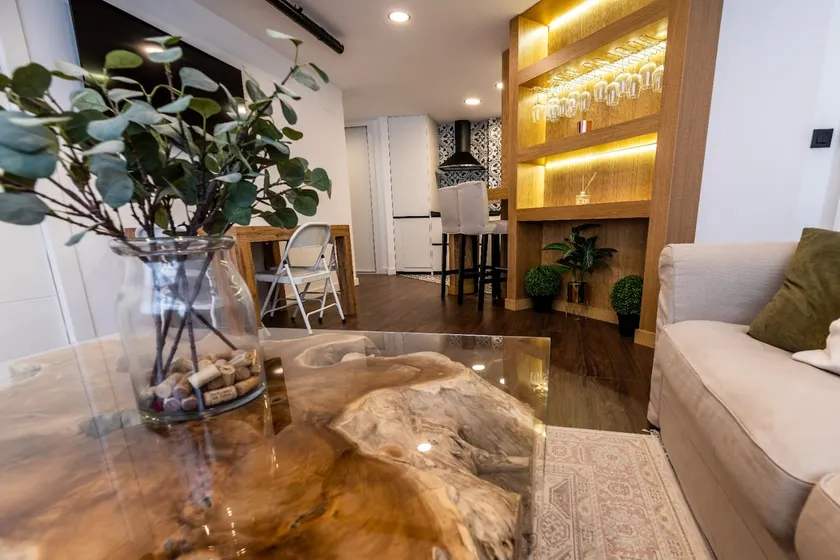 Fantastic brand new apart w/parking best location - Image 1