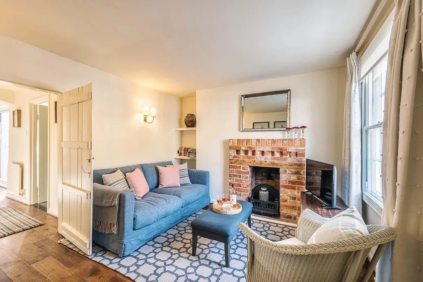 No77 is a Pretty Grade II listed Cottage in the heart of Lavenham. - Image 1