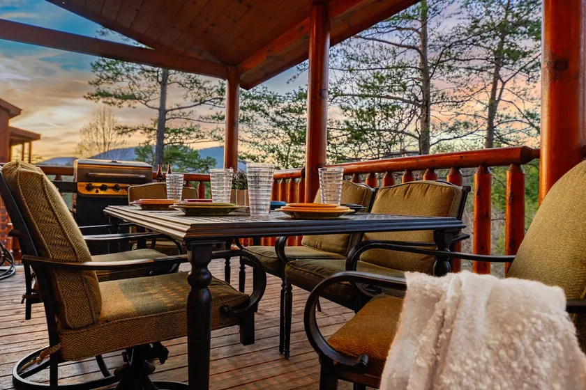 5 King Suites, Hot Tub, Theater, Game Room, Indoor Pool Access, Pets OK - Image 1