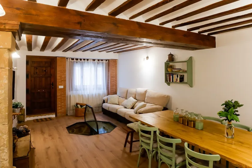 Centrally located and cozy house where you'll want to return. - Image 1