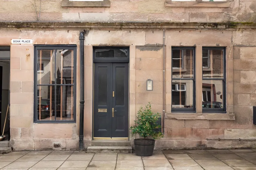 The Wee Shop, Stylish Two Bed Flat in Inverkip Village - Image 1