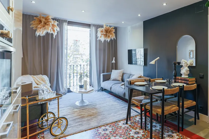 New! Serviced boutique apartment close to Ramblas! - Image 1