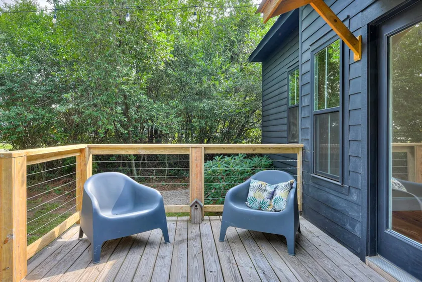 Black Sheep Cottage. Aiken. Bruce’s Field - Image 1