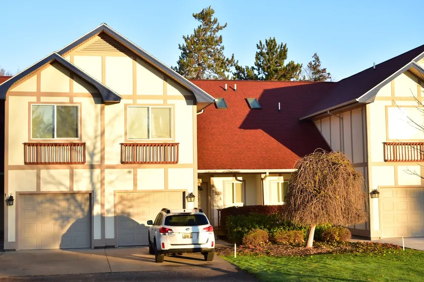 Spacious, cozy, and family-friendly home in ski & golf resort in North Michigan - Image 1