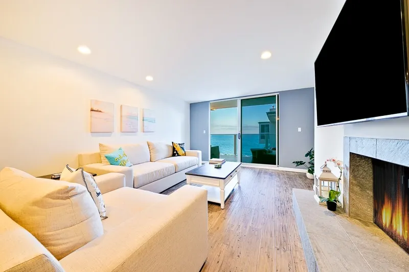 Beautiful oceanfront Malibu condo - Image 1