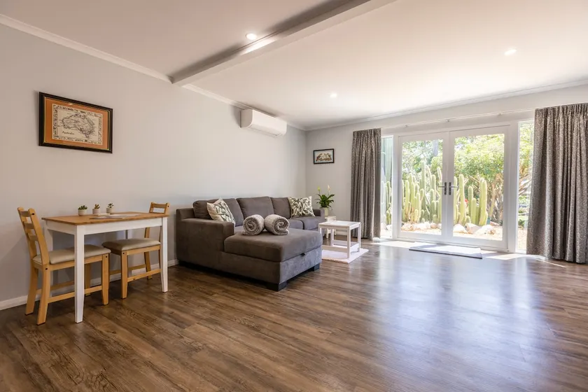 ”Top House” Retreat Barossa - Image 1