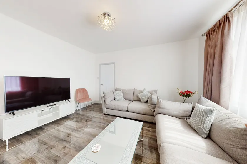 Sunny West London House: Garden & Drive (2 Vans) - Image 1
