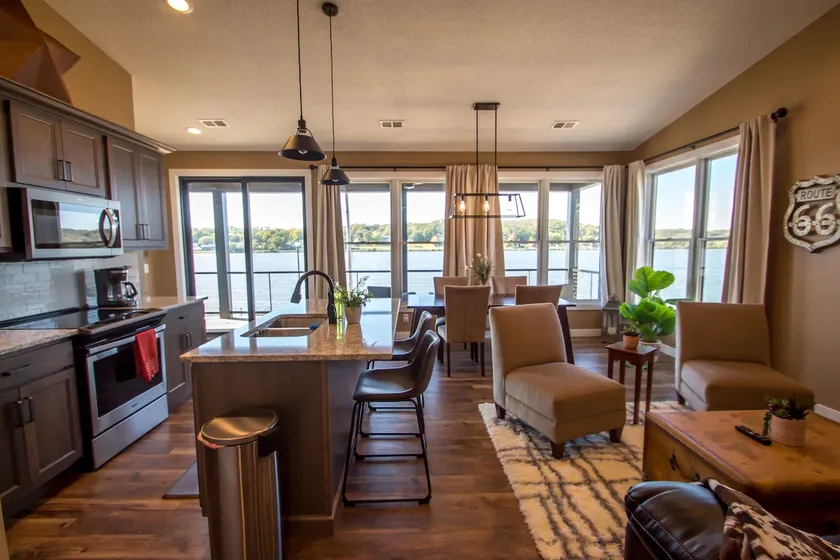 Blue Suede Suites North. 2 Bedroom Riverview Condo - Image 1