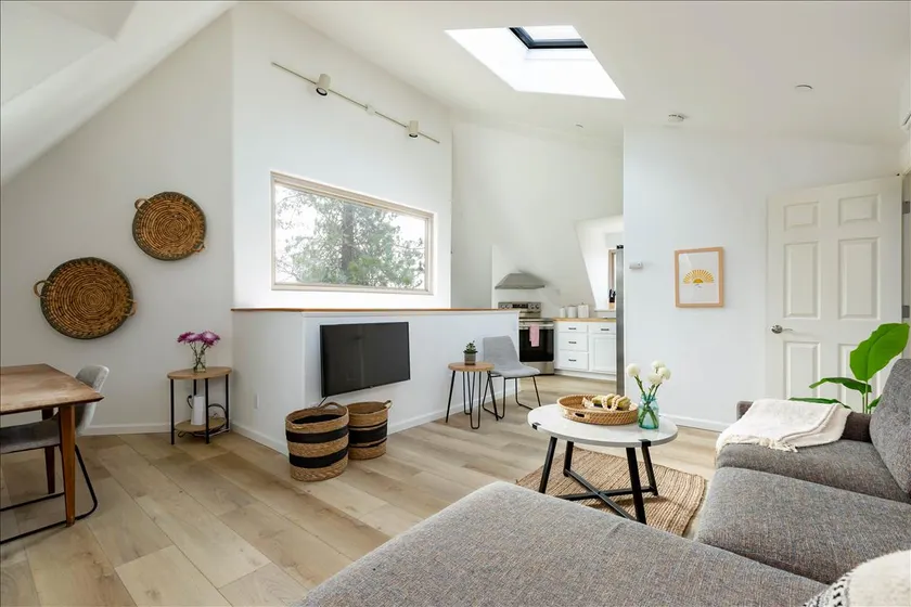 Wine Country Hilltop Retreat - Image 1
