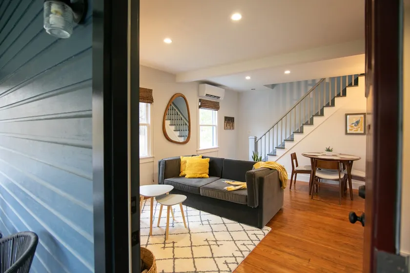 Charming 2-bd farmhouse near hiking + more - Image 1