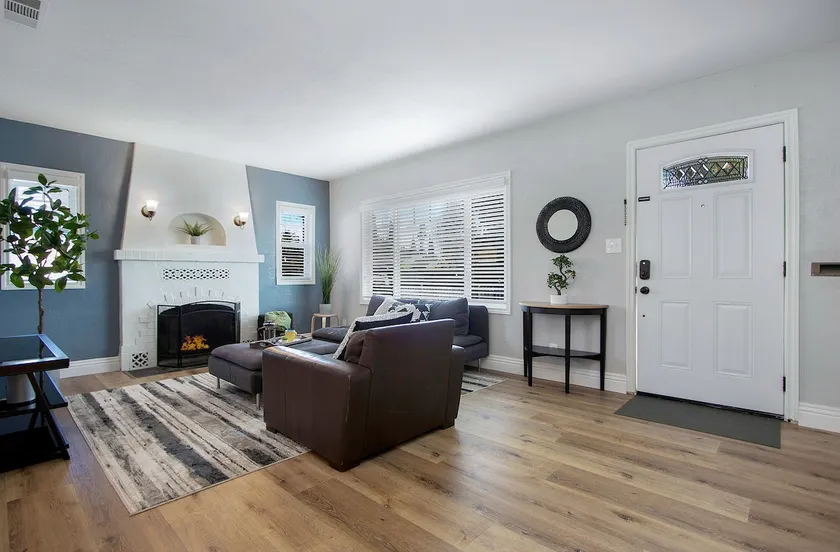 1923 Wood Street Retreat: Minutes to Downtown - Image 1