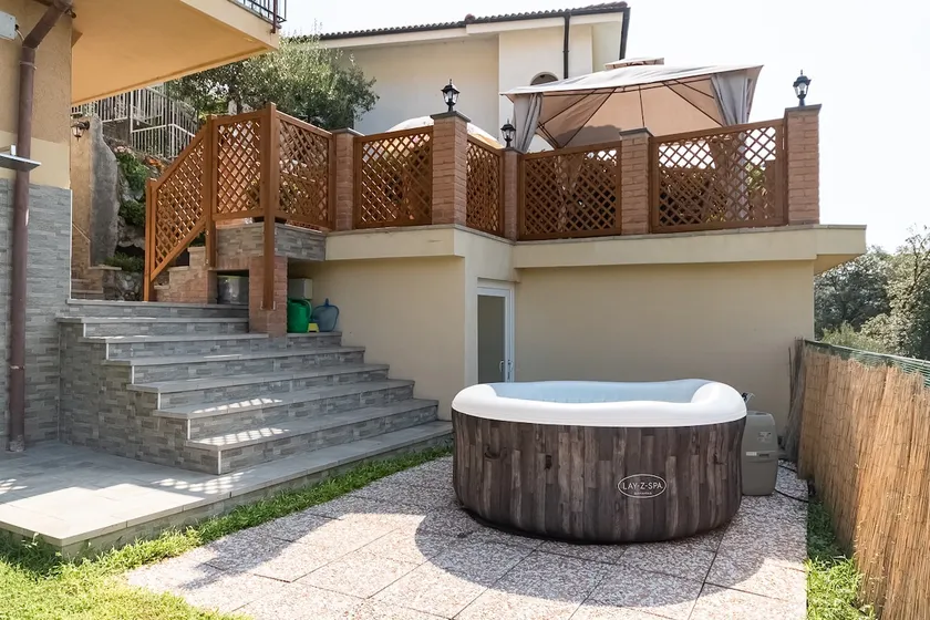Relaxing oasis with private Jacuzzi and garden - Image 1