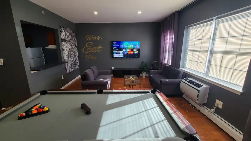 2bd luxury condoWestbury - Image 1