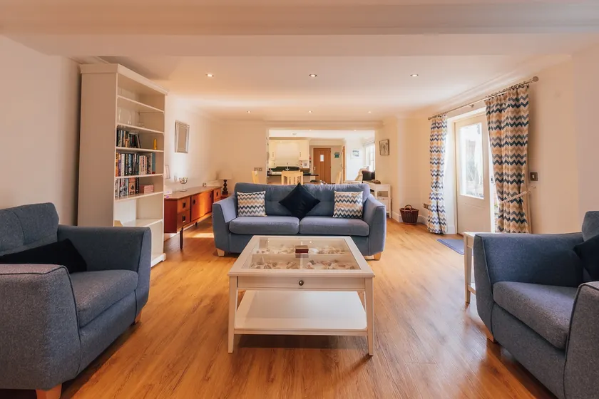 Beautiful spacious property a stones throw from North Norfolk beach - Image 1