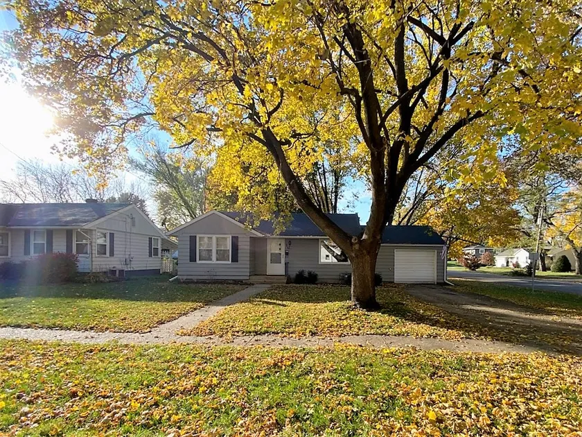 2 Bedroom Cul De Sac Cottage in Town - Image 1