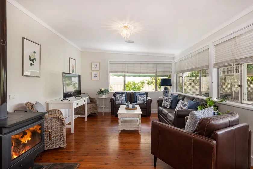 Flora Cottage - central, chic, convenient & cosy - Image 1