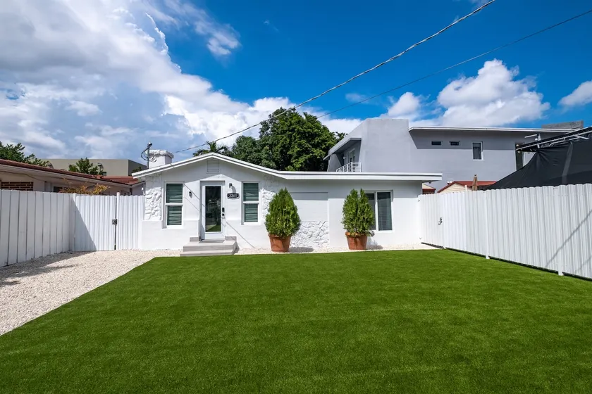 Entire Residential Home w/2BR Near Coconut Grove - Image 1