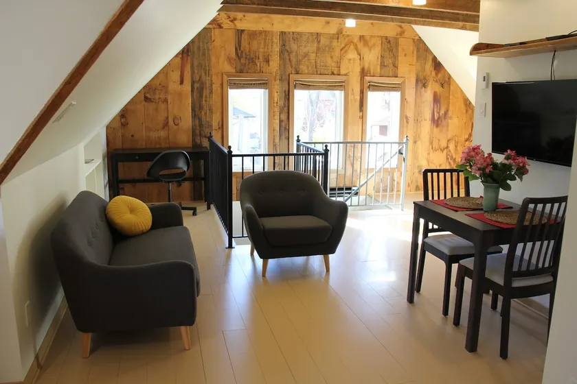 Downtown Farmhouse Loft w parking - Image 1