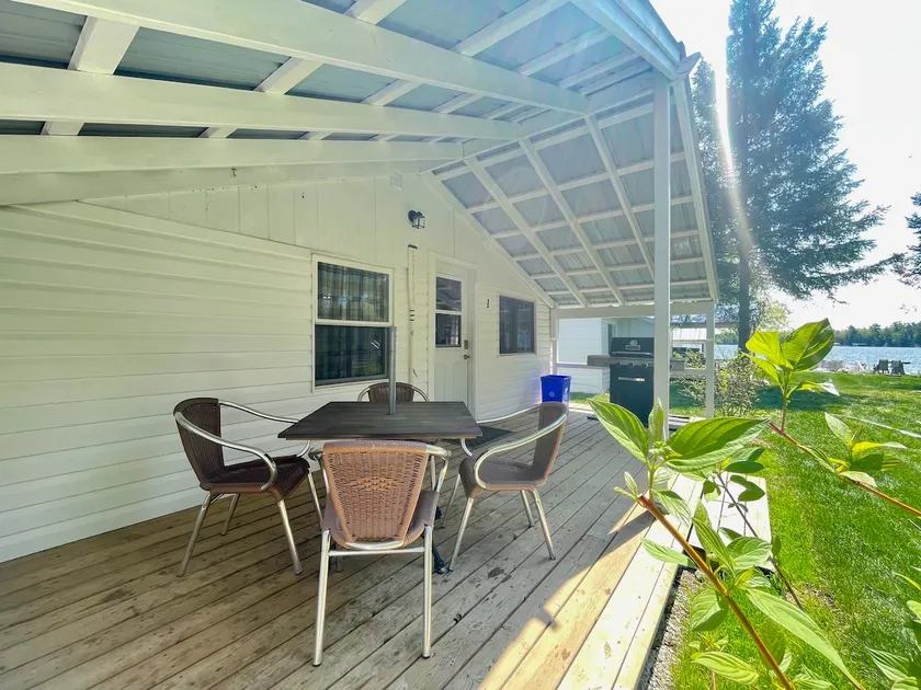 Bobcaygeon Resort - Cottage #1 (Sleeps 6) - Image 1