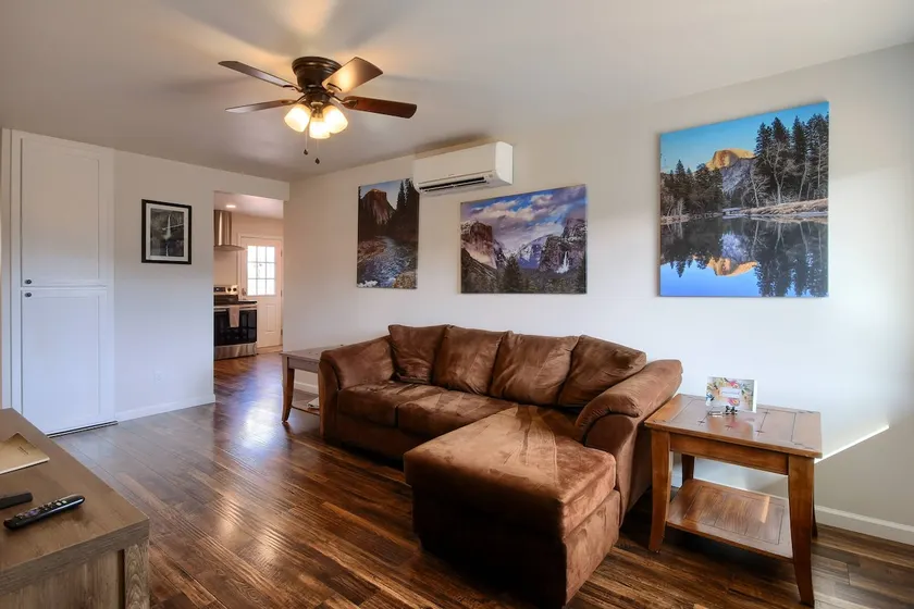 Yosemite Falls Cottage*in town*clean - Image 1
