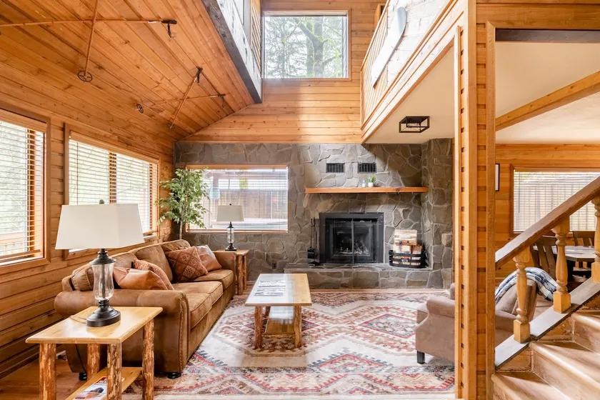 MT HOOD CABIN! Remodeled, 2500 sq ft, Sleeps 12! - Image 1