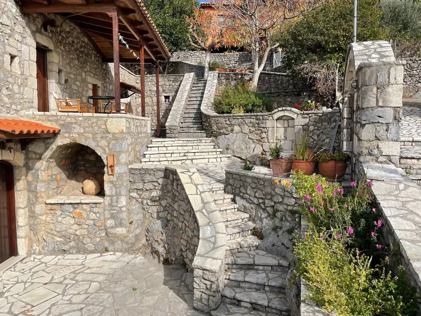 Terra Petra Villa in Psari Trikolonon Gortynia - Image 1