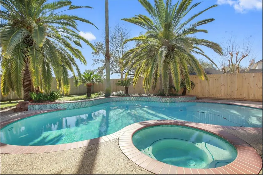 Beach Themed Oasis with Jacuzzi/Pool close to Kemah Boardwalk, Galveston, Nasa - Image 1