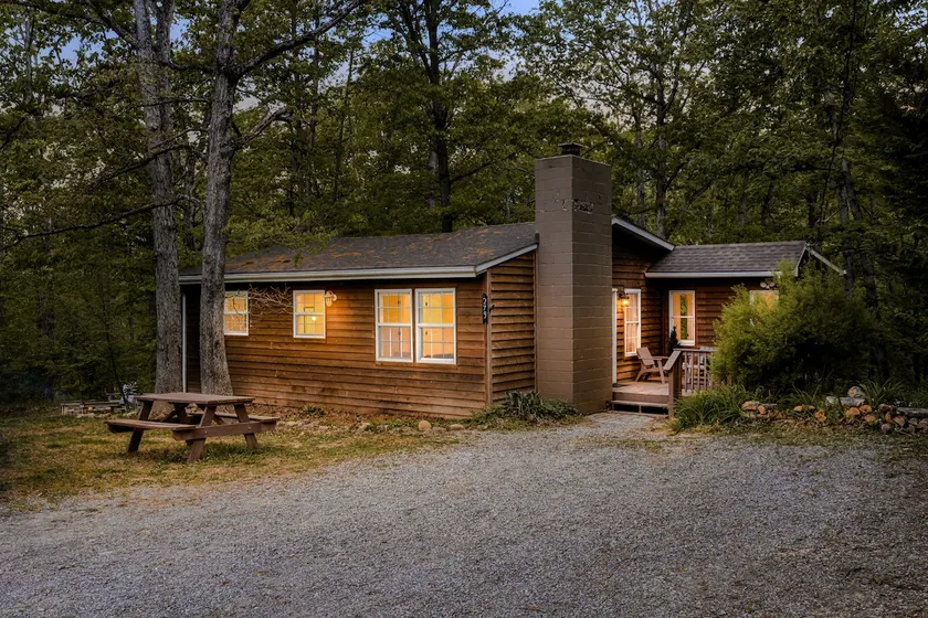 Treetops Cabin - Hot Tub & Firepit - Image 1