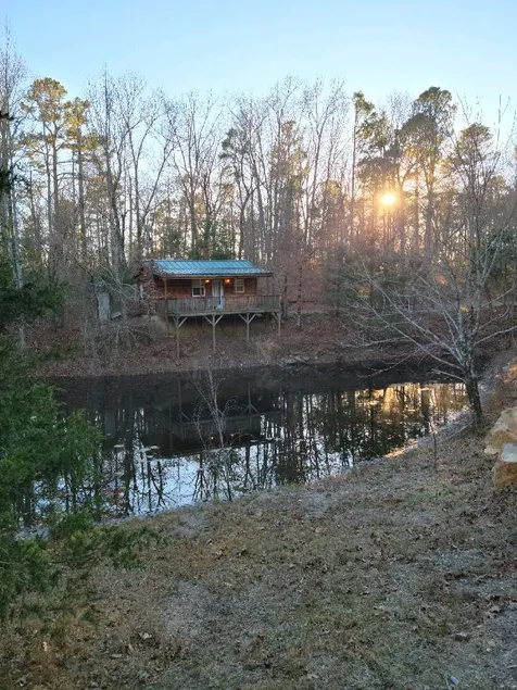 Heart Shaped Tub for Two at Raspberry Retreat - Image 1