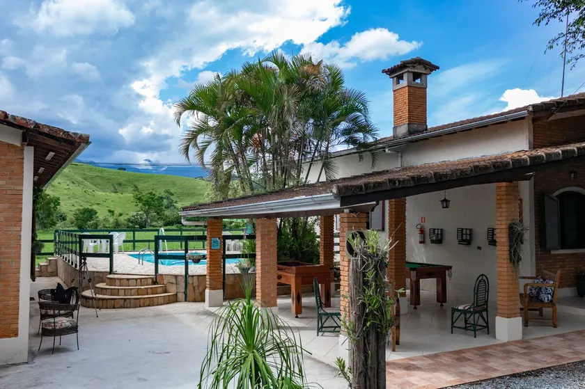 Beautiful farm with complete infrastructure. - Image 1