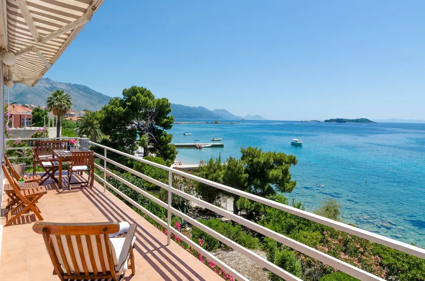 Villa Mery Orebić - Beachfront Villa on the Beach - Image 1