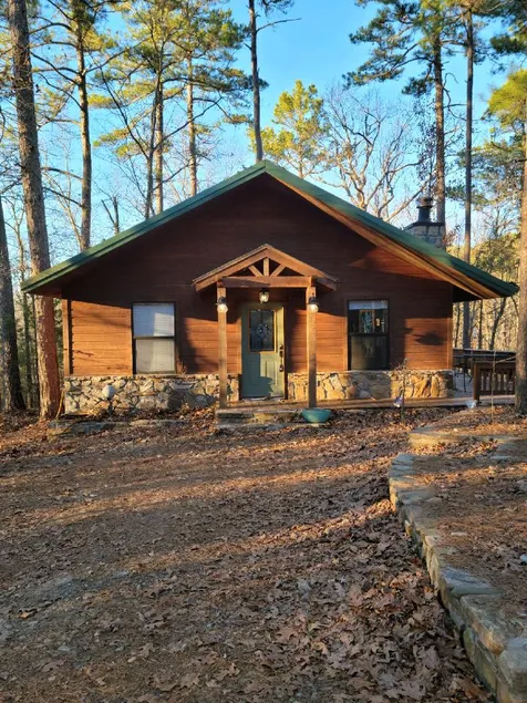 Secluded Cabin in the Forest at Raspberry Retreat - Image 1